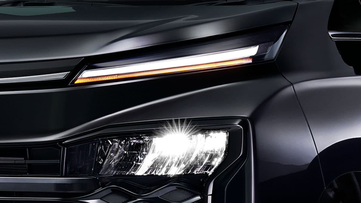 All New Voxy: New Bold Headlamp Design