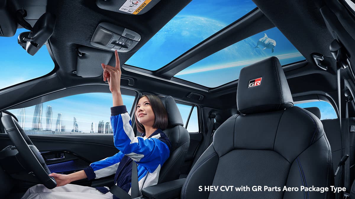 Yaris Cross S Hybrid EV: Fancy Panoramic Glass Roof with Power Sunshade