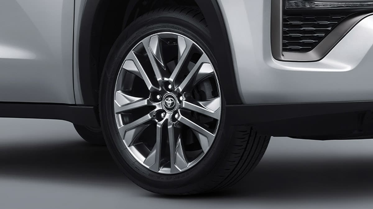 All New Kijang Innova Zenix Hybrid EV: Fascinating 18" Alloy Wheel
