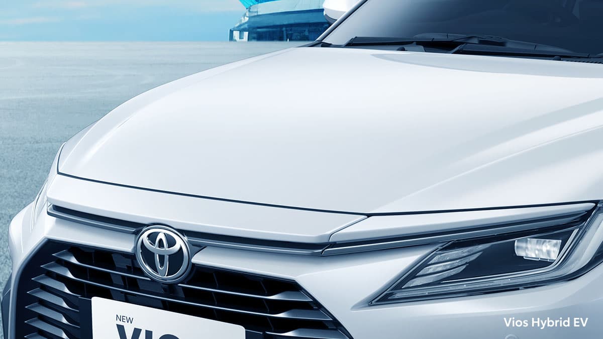 New Vios Hybrid EV: Graceful Front Garnish