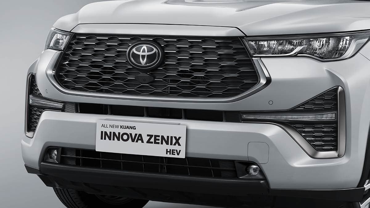 All New Kijang Innova Zenix: Crossover Front Looks