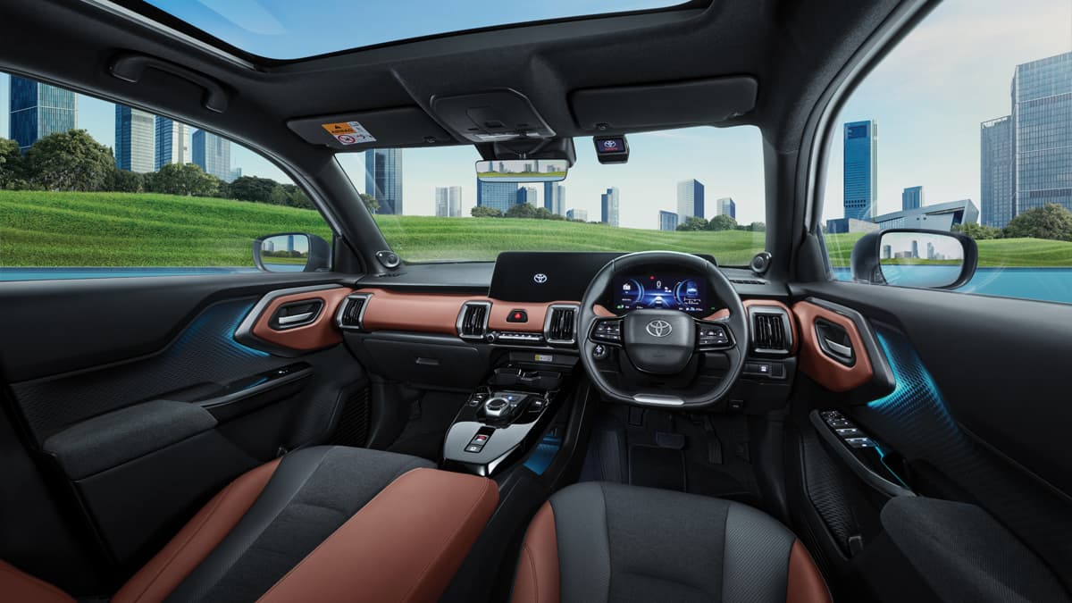 New Urban Cruiser Battery EV: New Premium Dashboard with Ambient Light