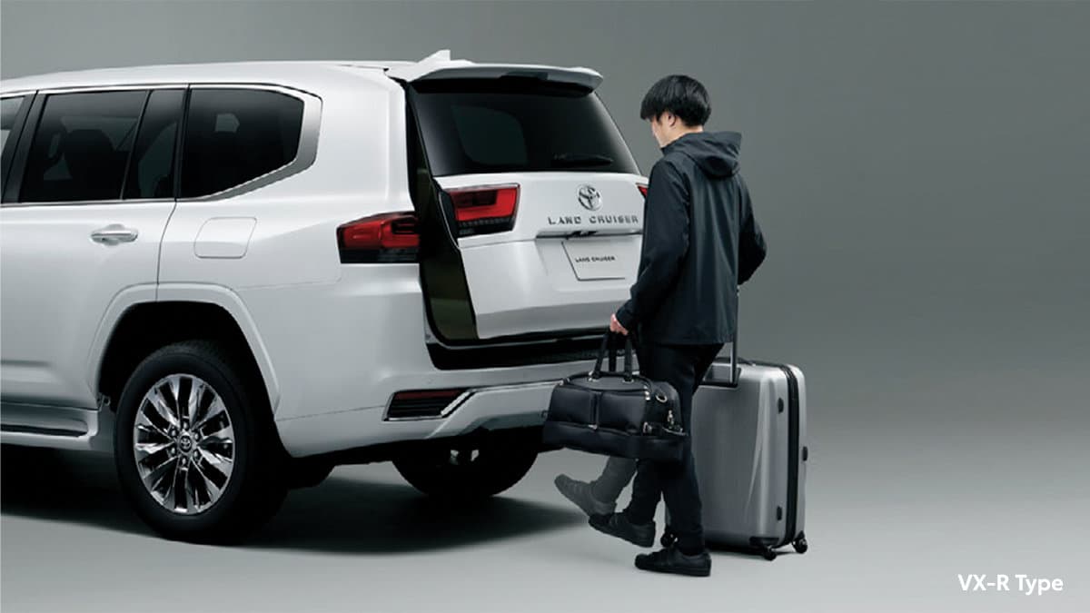 New Land Cruiser Hybrid EV: Power Backdoor with Kick Sensor