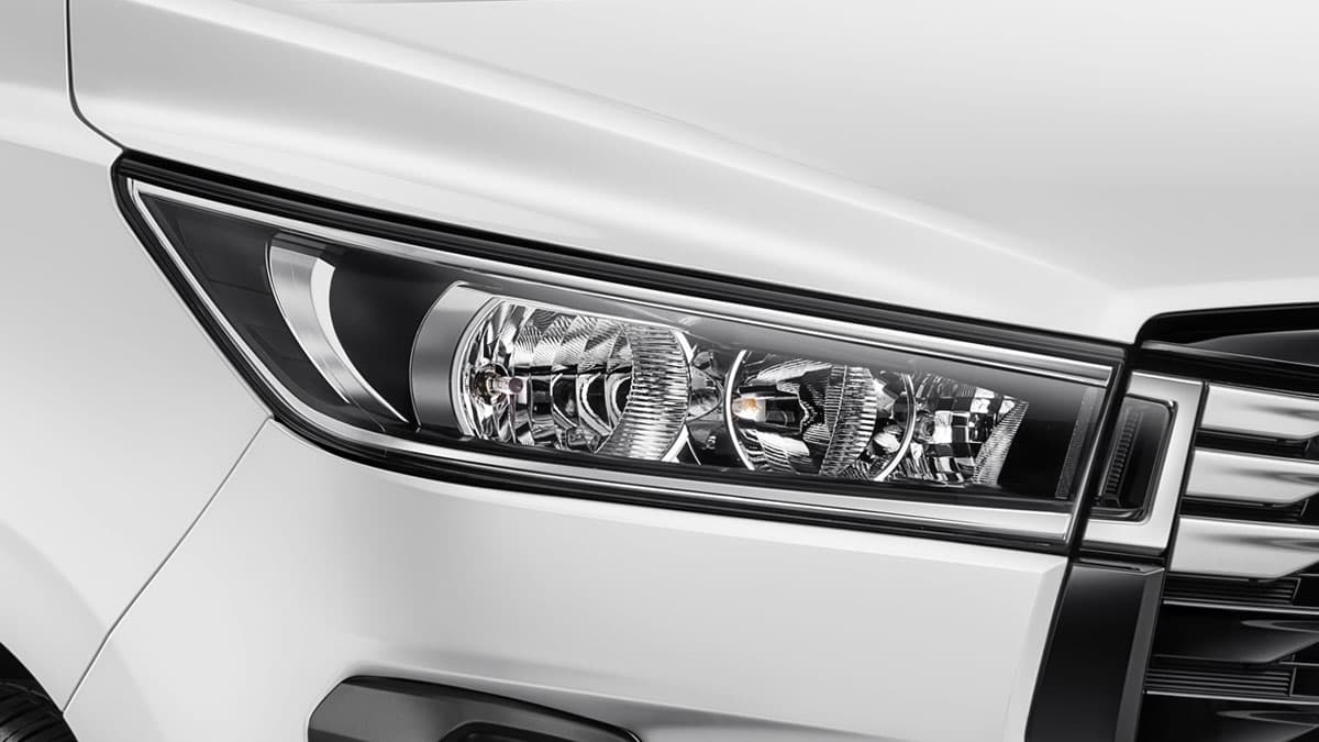 New Kijang Innova: New Sharp Headlamp Design